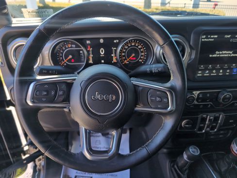 Used 2018 Jeep Wrangler Unlimited Sahara image 18