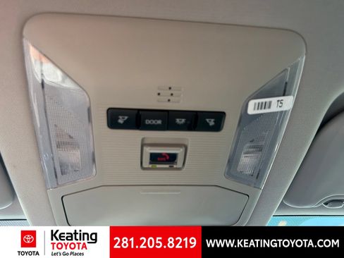Used 2025 Toyota RAV4 LE AWD/4WD image 21