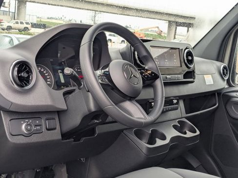 New 2025 Mercedes-Benz Sprinter 2500 image 7