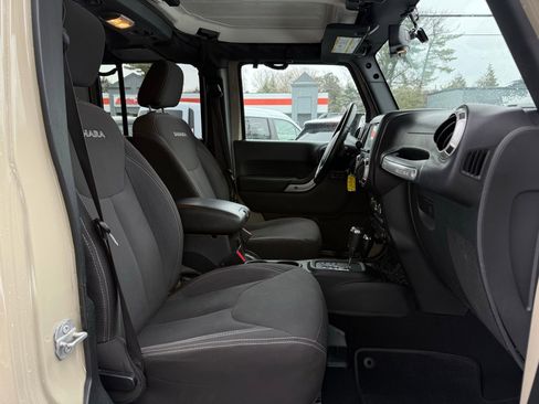 Used 2018 Jeep Wrangler Unlimited Sahara image 19