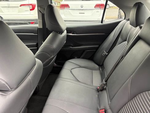 Used 2019 Toyota Camry SE w/ Carpet Mat Package FWD image 18