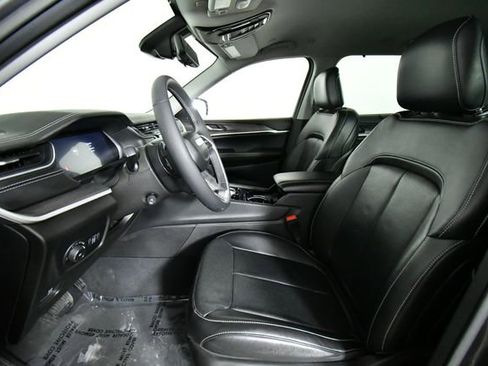 Used 2023 Jeep Grand Cherokee L Limited w/ Luxury Tech Group II image 5