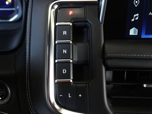Used 2022 Chevrolet Tahoe LT w/ Luxury Package AWD/4WD image 29