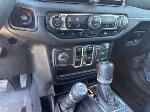 Used 2024 Jeep Wrangler Unlimited Sahara image 20