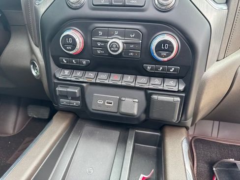 Used 2023 GMC Sierra 2500 Denali w/ Denali Black Diamond Edition AWD/4WD image 20