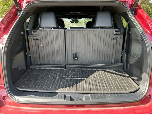Used 2022 Toyota Highlander XSE FWD image 11
