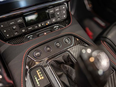 Used 2018 Maserati GranTurismo MC RWD image 31