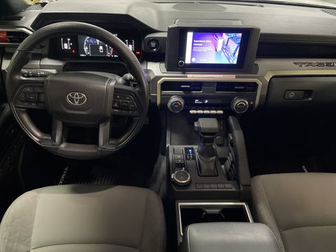 Used 2025 Toyota Tacoma SR5 AWD/4WD image 30