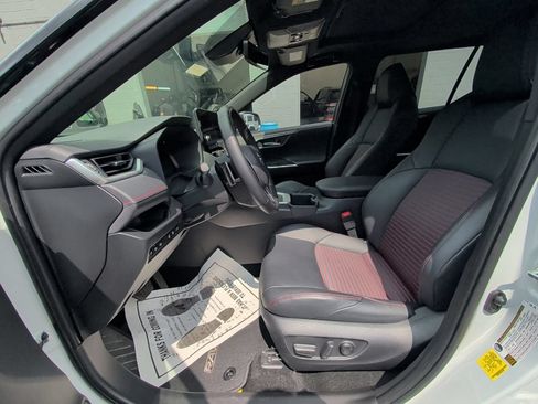 Used 2025 Toyota RAV4 XSE w/ Weather Package AWD/4WD image 10