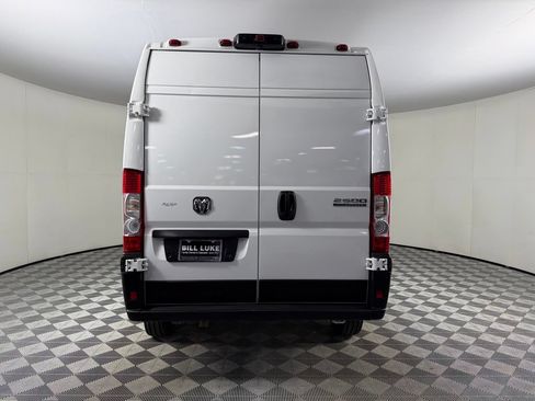 Used 2025 RAM ProMaster 2500 w/ Convenience Group FWD image 7