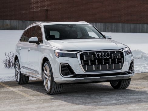 Certified 2025 Audi Q7 Premium Plus w/ Premium Plus Package image 2