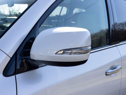 Used 2020 Lexus LX 570 4WD w/ Luxury Package image 18