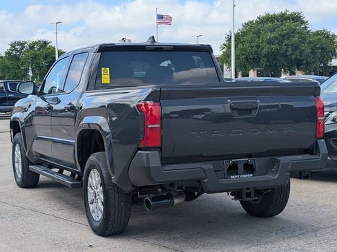 Used 2025 Toyota Tacoma SR image 3