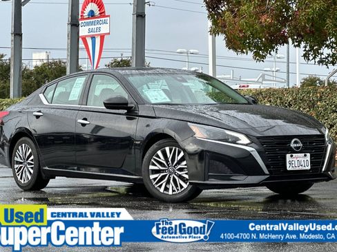 Certified 2023 Nissan Altima 2.5 SV image 1
