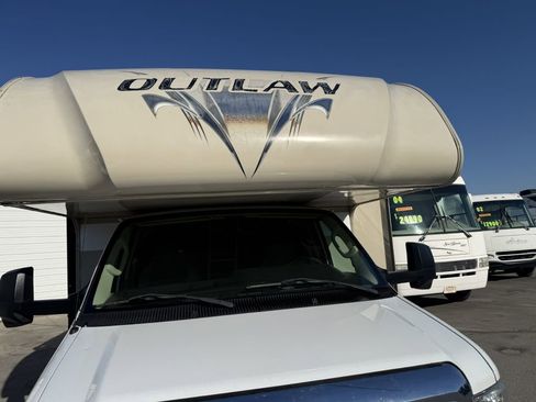 Used 2017 Ford E-450 and Econoline 450 Super Duty w/ Motorhome Prep Package RWD image 11