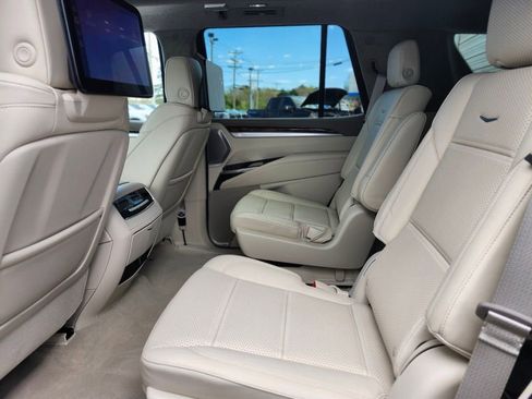 Used 2026 Cadillac Escalade Platinum Sport w/ LPO, Floor Liner Package AWD/4WD image 14