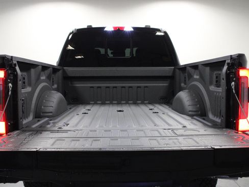 Used 2026 Ford F350 Platinum w/ Tremor Off-Road Package AWD/4WD image 14