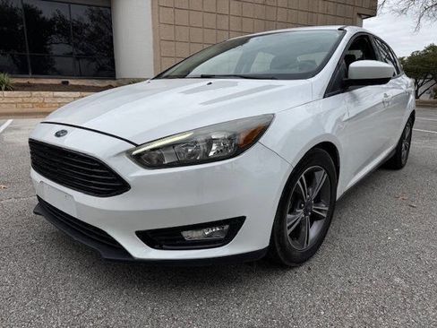 Used 2018 Ford Focus SE w/ SE Appearance Package image 1