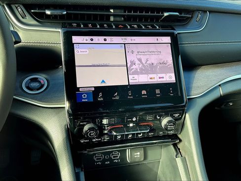 New 2025 Jeep Grand Cherokee L Limited w/ Black Appearance Package image 6