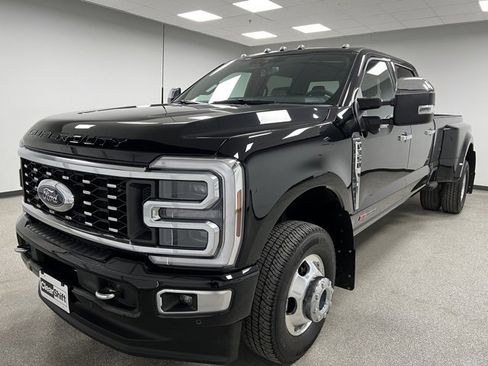 Used 2024 Ford F350 Platinum image 4