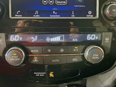 Used 2019 Nissan Rogue SV AWD/4WD image 16