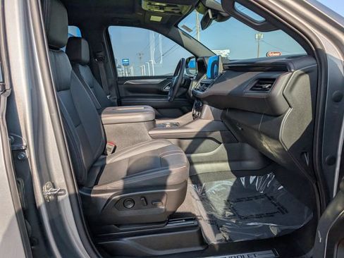 Used 2023 Chevrolet Suburban RST w/ Luxury Package AWD/4WD image 2