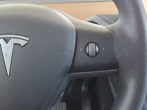 Used 2023 Tesla Model Y 2WD image 27