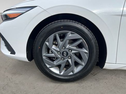 Used 2024 Hyundai Elantra SEL FWD image 14