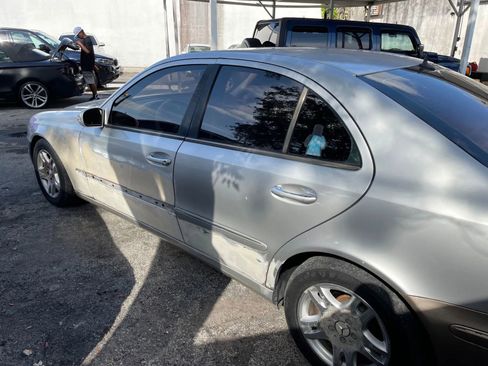 Used 2005 Mercedes-Benz E 320 Sedan image 4