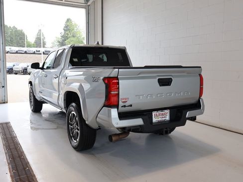 Used 2024 Toyota Tacoma TRD Sport w/ TRD Sport Upgrade Package AWD/4WD image 8