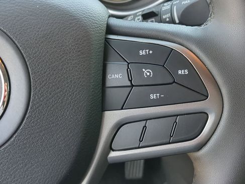 Certified 2022 Jeep Cherokee Latitude Lux FWD image 24