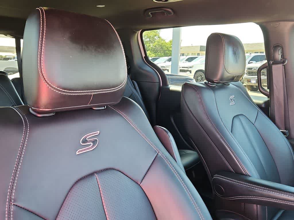 Used 2024 Chrysler Pacifica Limited FWD image 18
