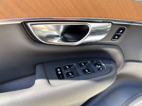 Used 2021 Volvo XC90 T6 Momentum image 13