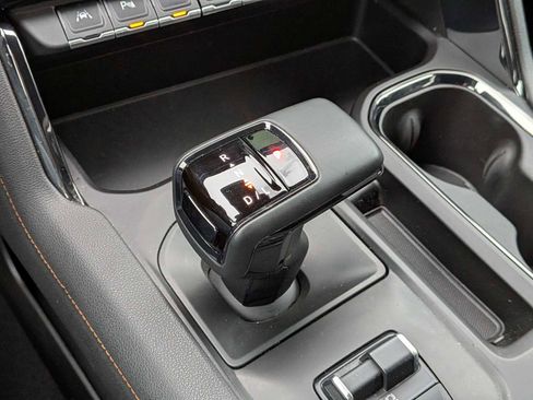 Used 2024 GMC Sierra 1500 AT4 w/ Technology Package image 32