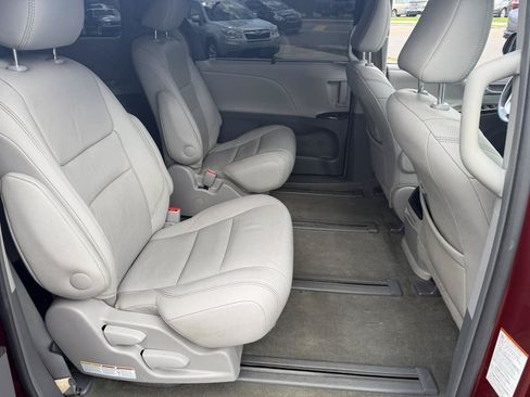 Used 2017 Toyota Sienna XLE AWD/4WD image 17
