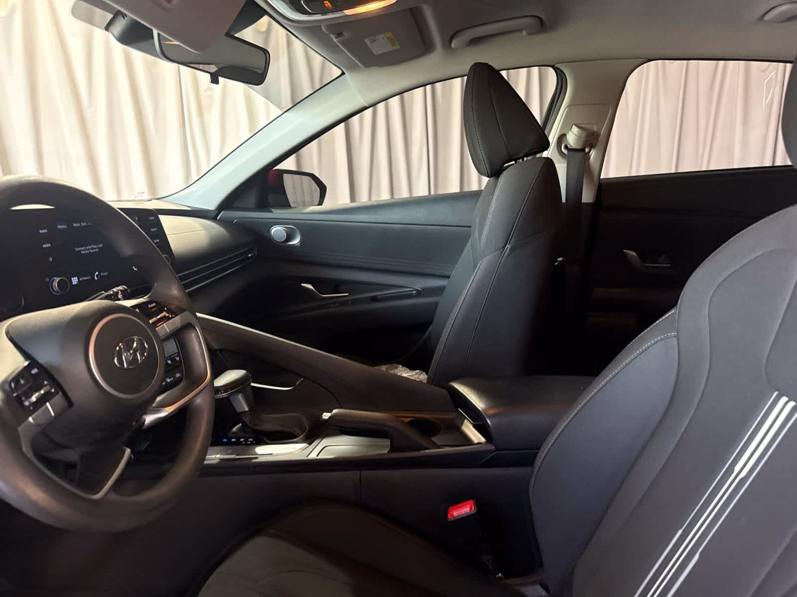 Used 2022 Hyundai Elantra SEL FWD image 19