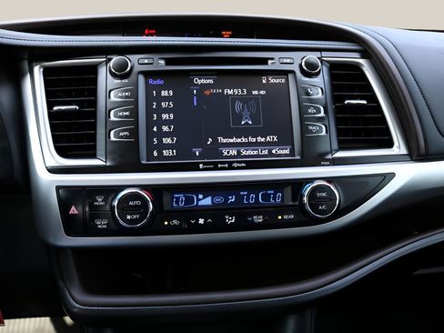 Used 2018 Toyota Highlander Plus FWD image 23