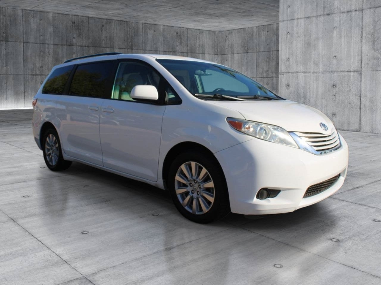Used 2017 Toyota Sienna LE AWD/4WD image 7