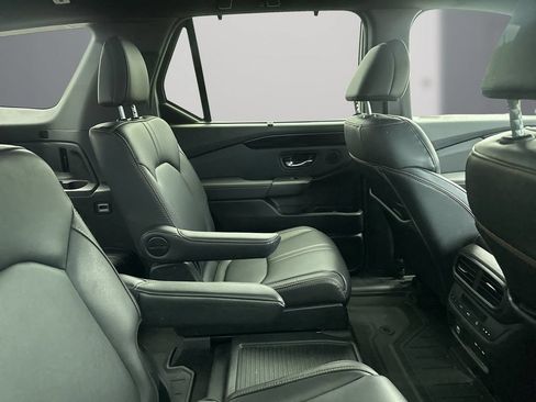 Used 2024 Honda Pilot TrailSport image 7