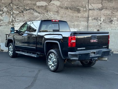 Used 2017 GMC Sierra 2500 Denali w/ Duramax Plus Package AWD/4WD image 10