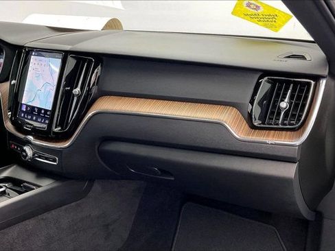 Used 2022 Volvo XC60 B5 Momentum AWD/4WD image 15