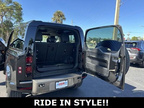 Used 2024 Land Rover Defender 90 X-Dynamic SE image 15