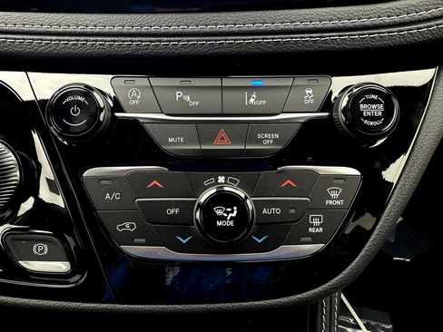 New 2026 Chrysler Pacifica Limited w/ Uconnect Theater Family Group image 22