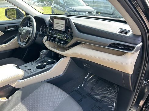 Used 2023 Toyota Highlander L image 40