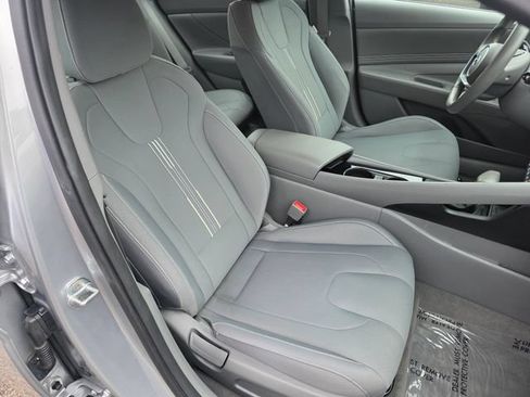 Used 2023 Hyundai Elantra SEL w/ Convenience Package FWD image 11