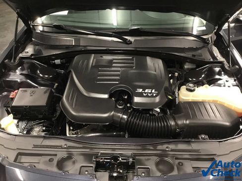 Used 2017 Chrysler 300 C AWD/4WD image 43