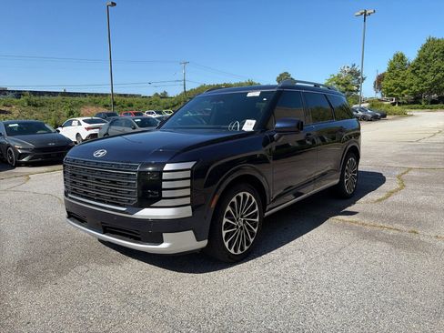 Used 2026 Hyundai Palisade Calligraphy FWD image 2