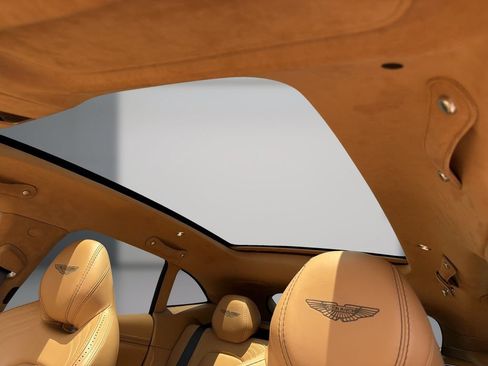 Used 2021 Aston Martin DBX AWD/4WD image 17