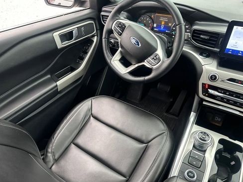 Certified 2022 Ford Explorer XLT w/ Equipment Group 202A image 27