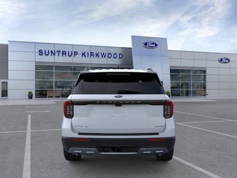 New 2026 Ford Explorer Active w/ Active Comfort Package image 6